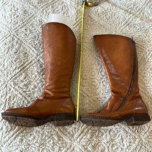 BORN leather boot brown size 8